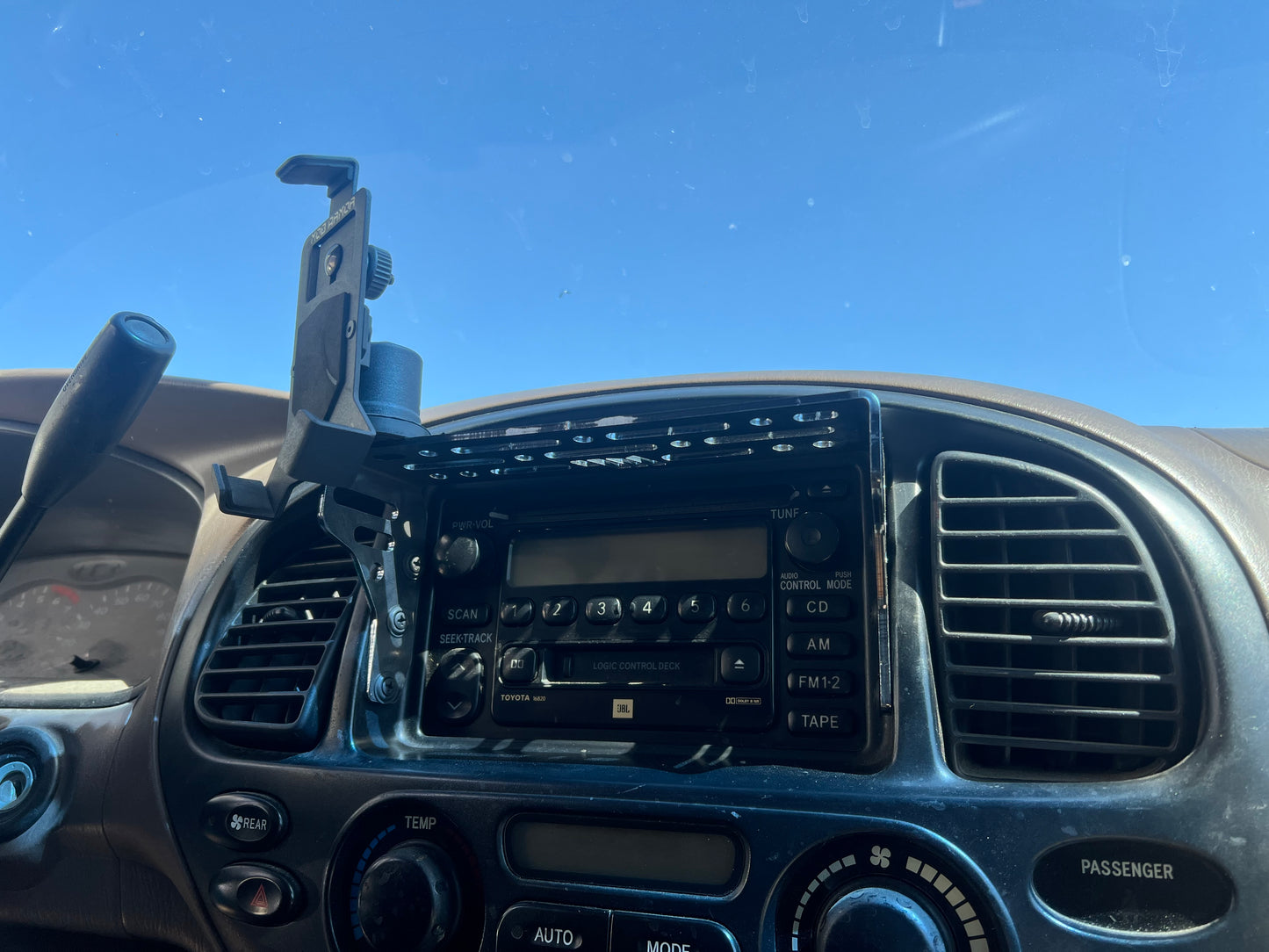TOYOTA SEQUOIA 1G DASH MOUNT